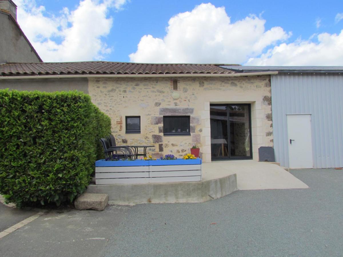 Gite La Petite Maison Montournais エクステリア 写真